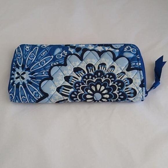 Vera Bradley Accordion Wallet, Blue Star Medallion - Picture 4 of 7